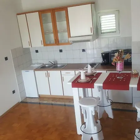 Neda Apartment *